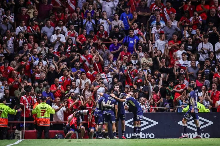 El festejo de Argentinos Juniors en el primer gol de la noche - Créditos: @Manuel Cortina