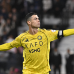 Cristiano Ronaldo anotó un doblete en la victoria de Al Nassr sobre Al Hazm y llegó a 964 goles