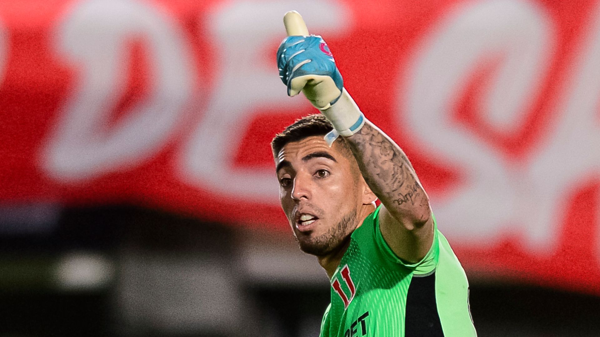 Castellón entiende la presión: "Estamos representando al club más grande de Chile"