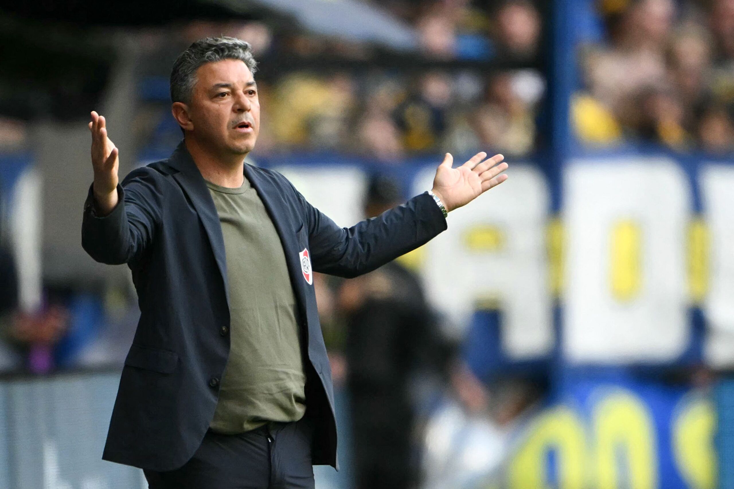 La estatua de Gallardo se tambalea