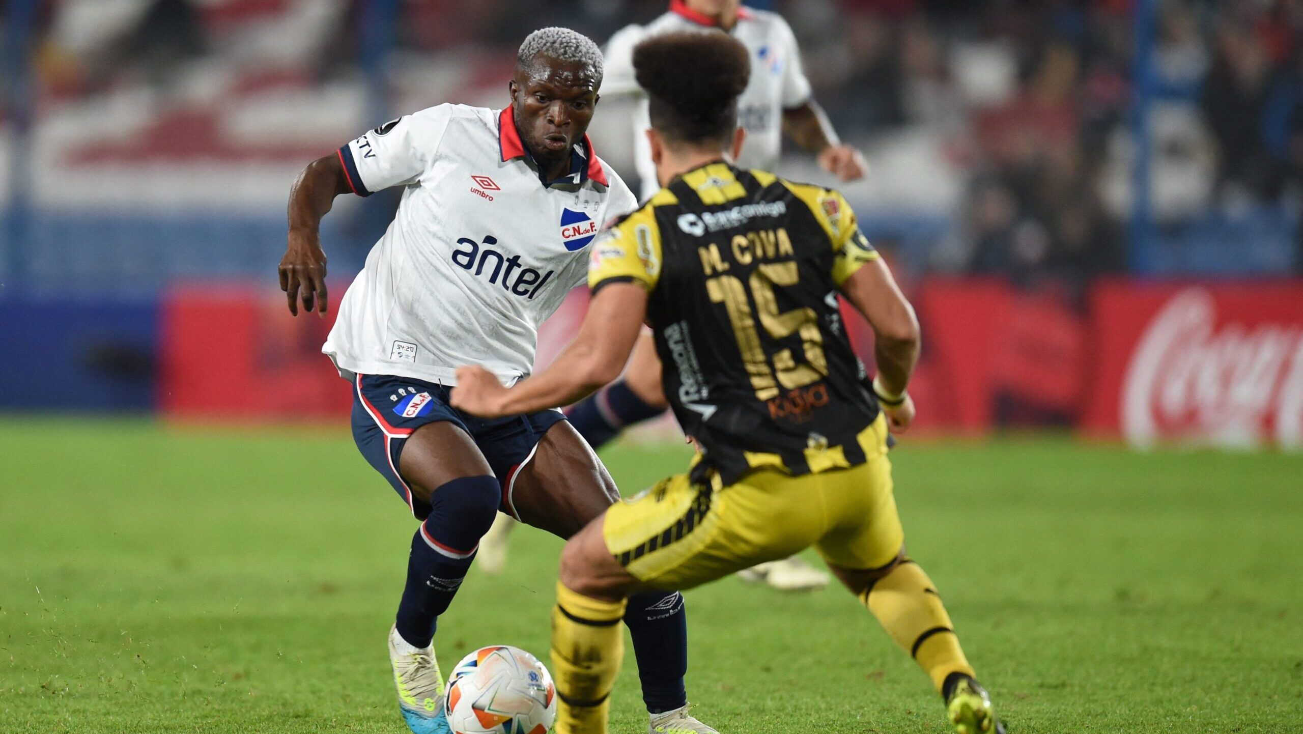 Ebere, nuevo refuerzo de Cruz Azul, bajo la lupa de Osimhen: "Es un adicto al trabajo"