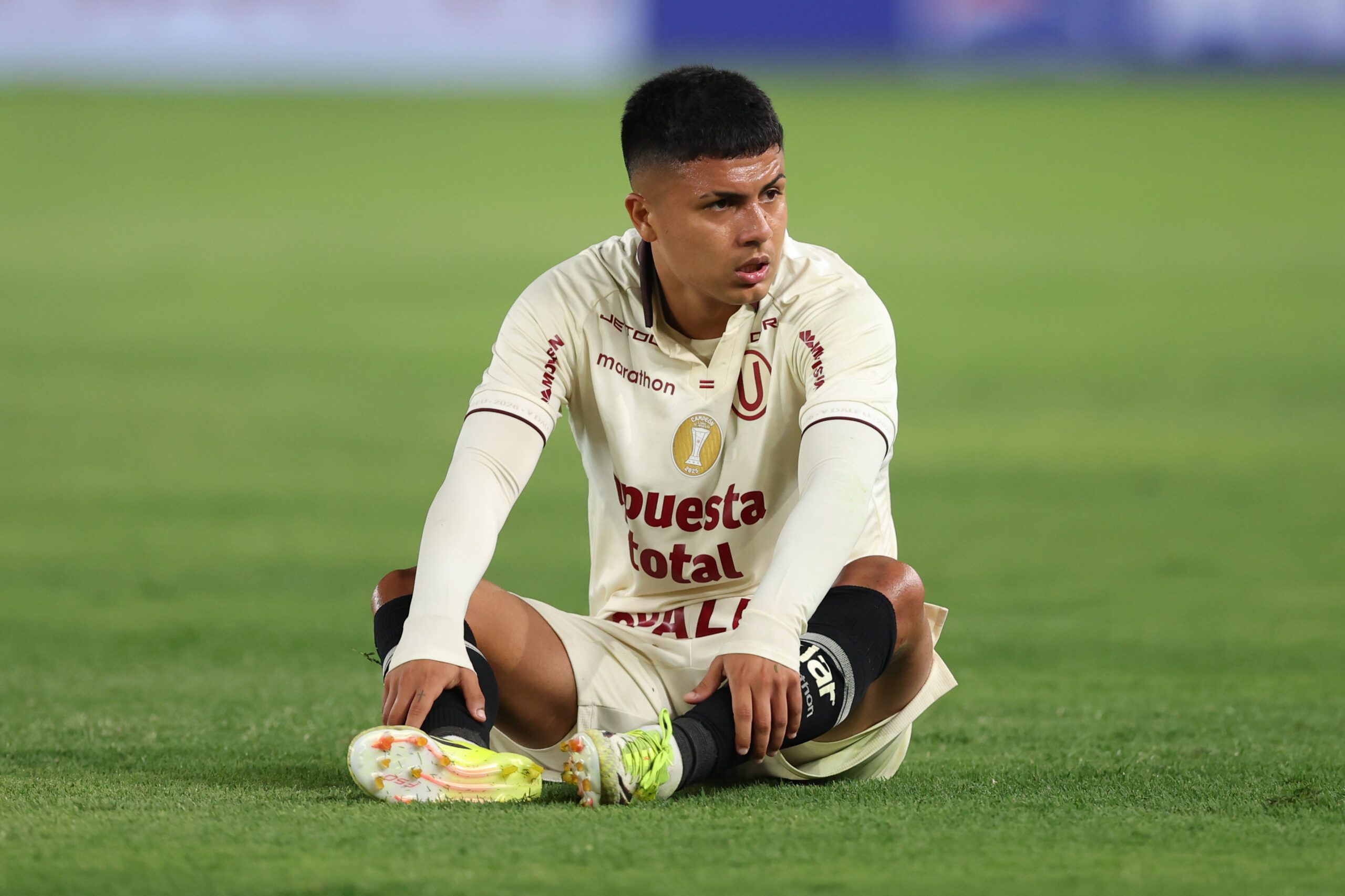 Universitario y Cristal firmaron un empate en un clásico vibrante