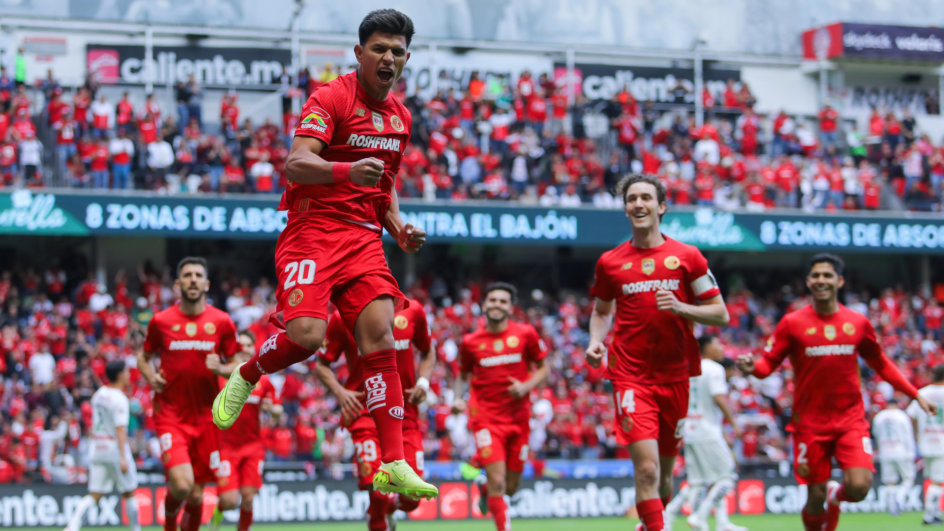 Toluca derrotó a Chivas y le arrebató el primer lugar