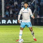 Una noche de manos salvadoras y carácter: Racing se afirma en Córdoba