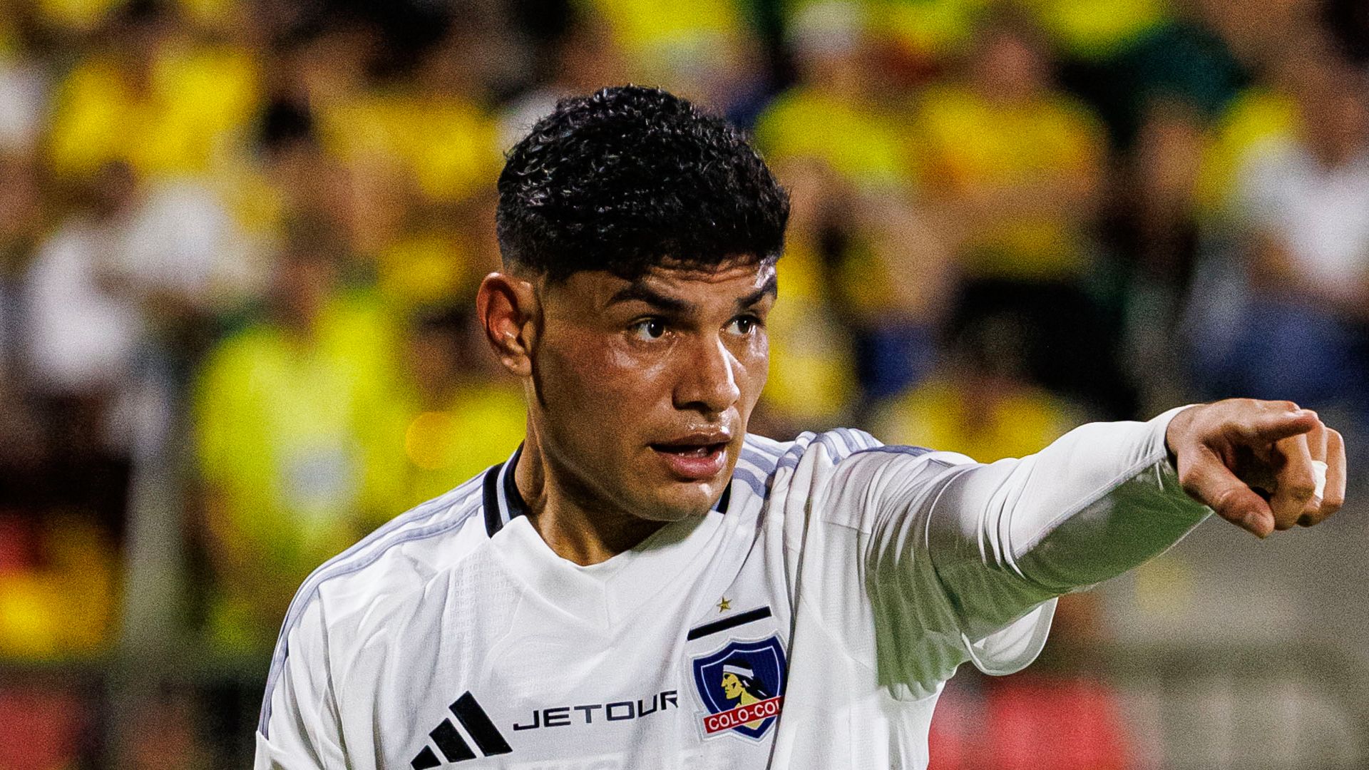 Colo Colo venció a Huachipato con goles de Madrid y Aquino