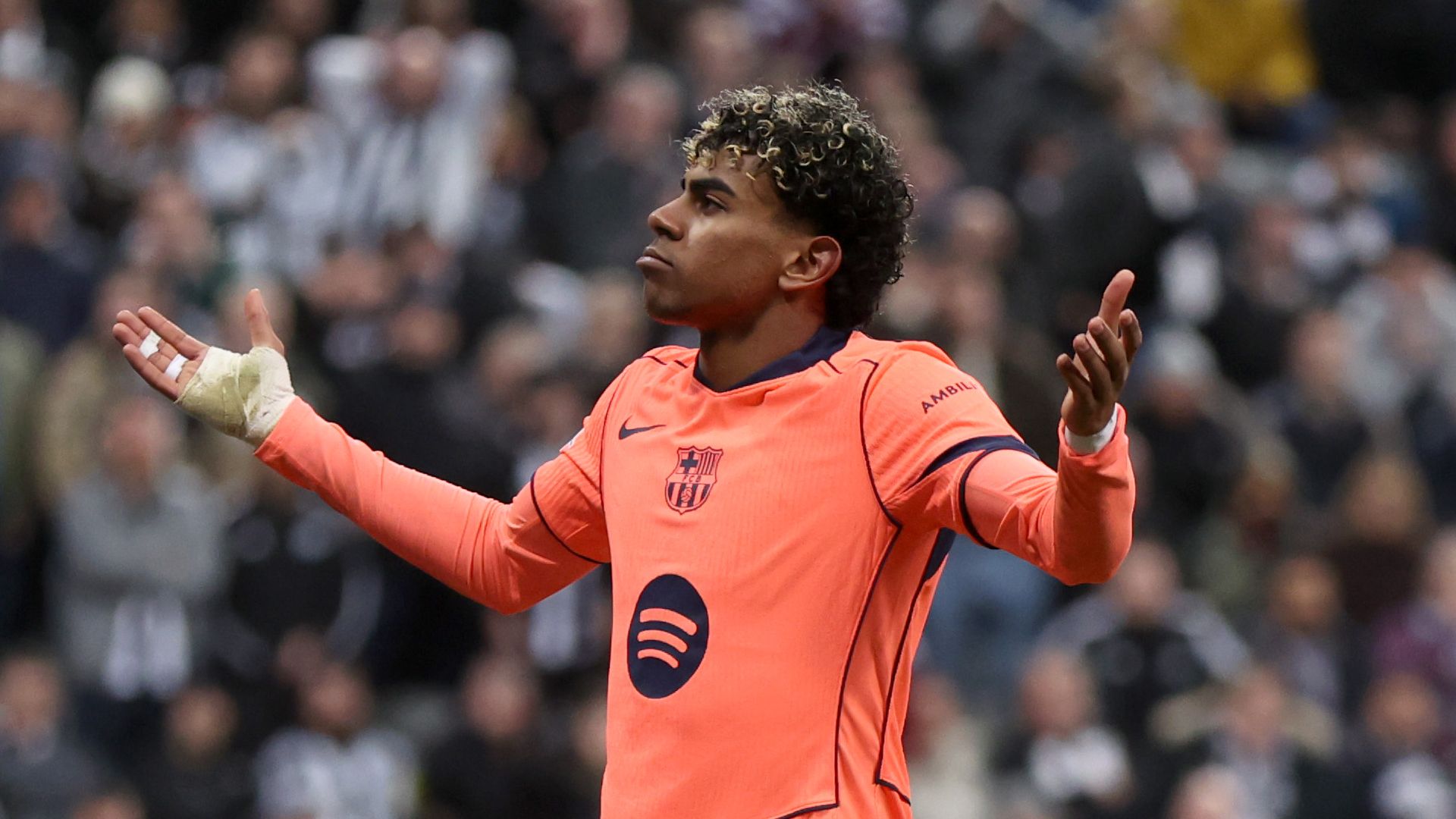 Barcelona rescató un empate en el último suspiro en su visita al Newcastle