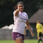 Paula Holguín, la peruana-inglesa que podría debutar hoy con Perú