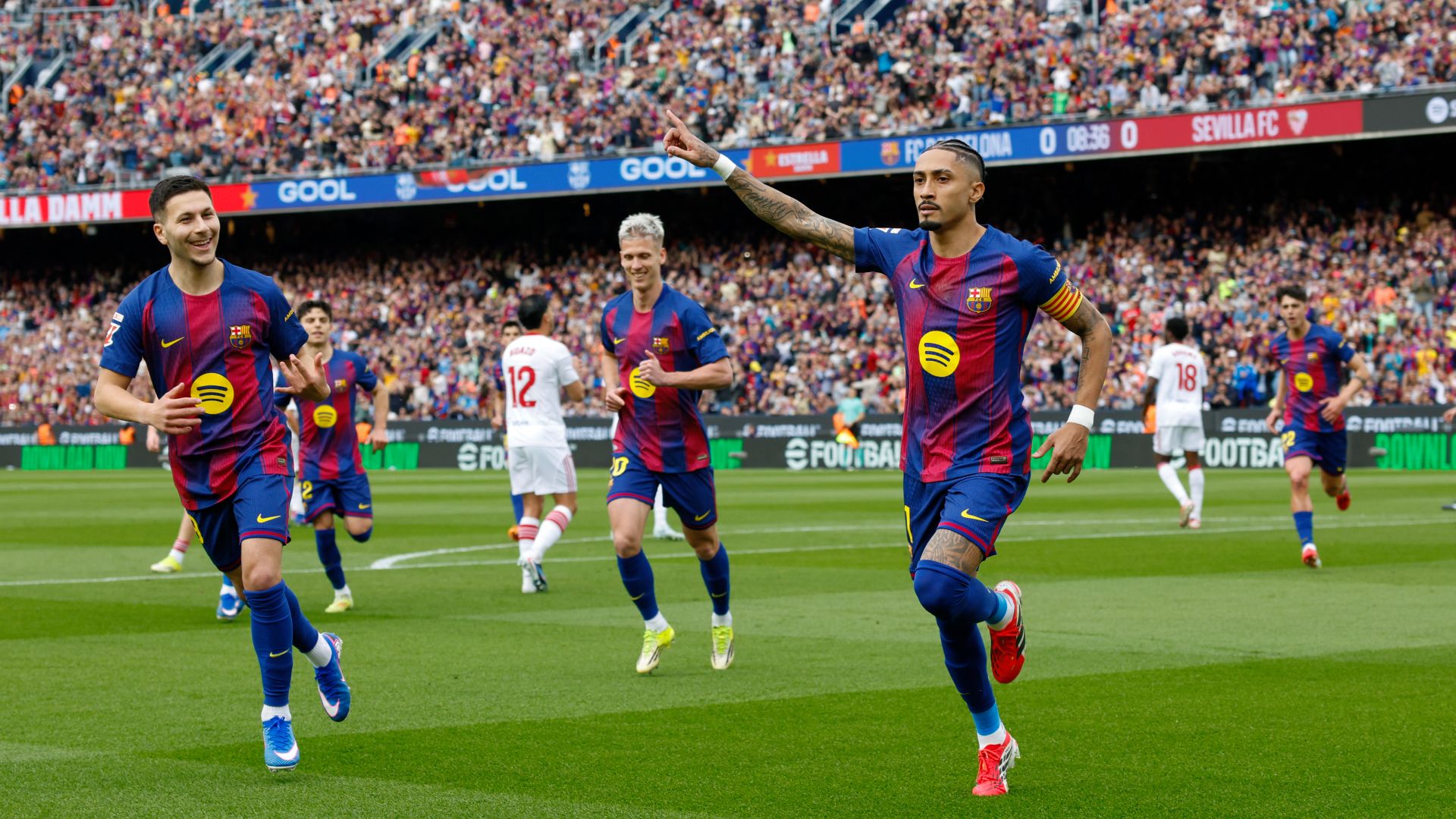 Barcelona vapuleó al Sevilla y reafirmó su dominio en la cima