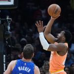 Donovan Mitchell lidera el triunfo de los Cavaliers sobre el Magic