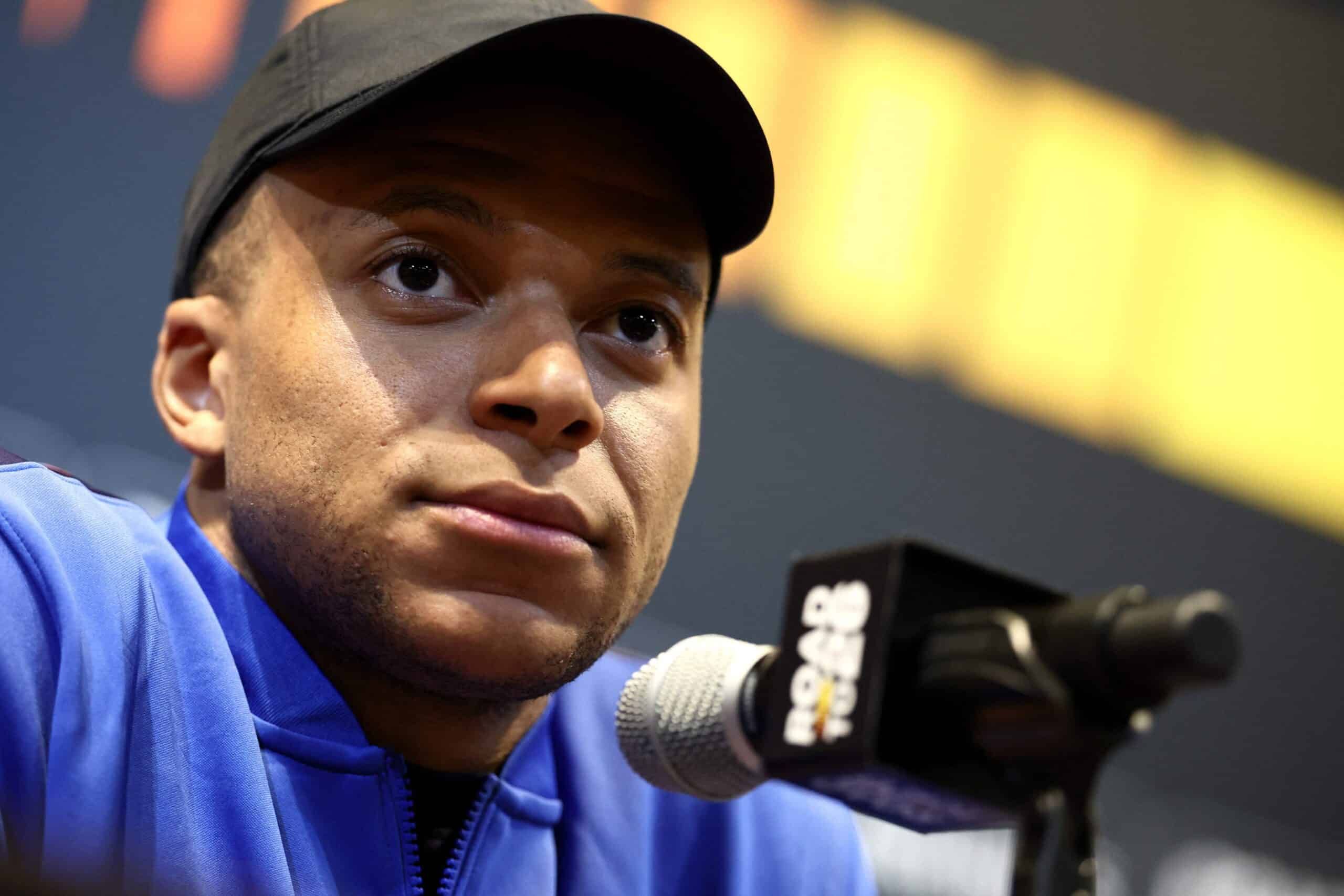 Mbappé: "La información de que examinaron la rodilla incorrecta no es real"