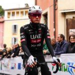 Isaac del Toro pierde el liderato, pero sigue segundo y en plena pelea en el Tirreno-Adriático