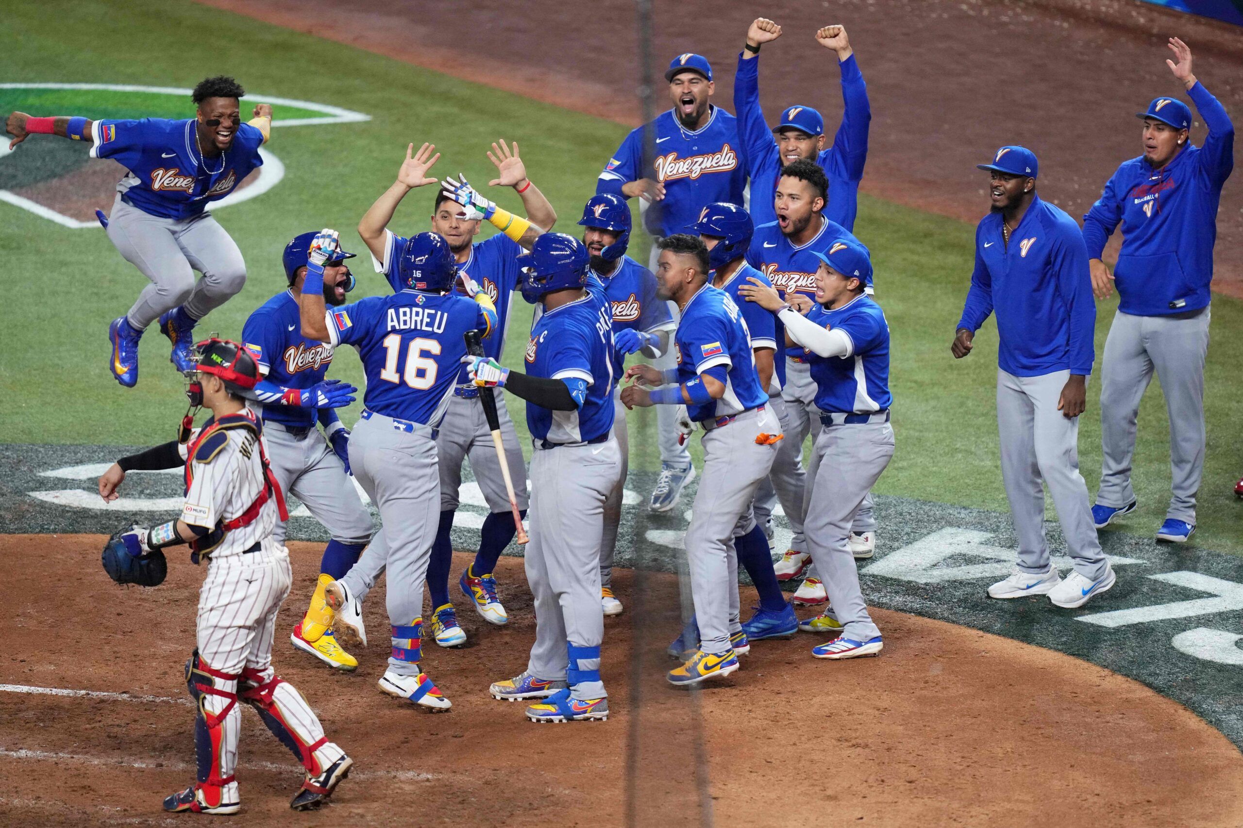 Venezuela dio el golpe y eliminó a Japón del Clásico Mundial de Béisbol