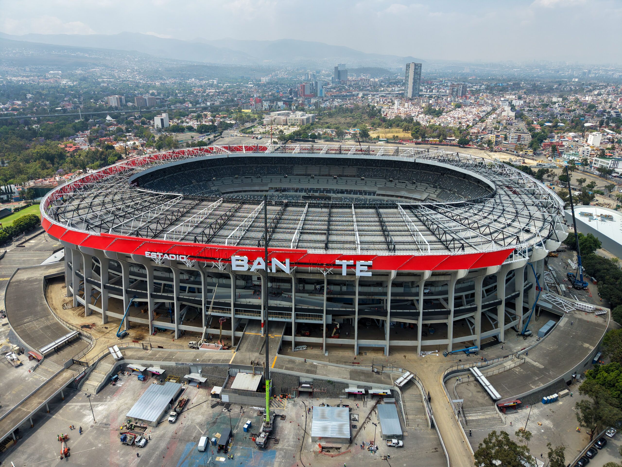 El Estadio Azteca renace entre emoción y bajas sensibles de Portugal