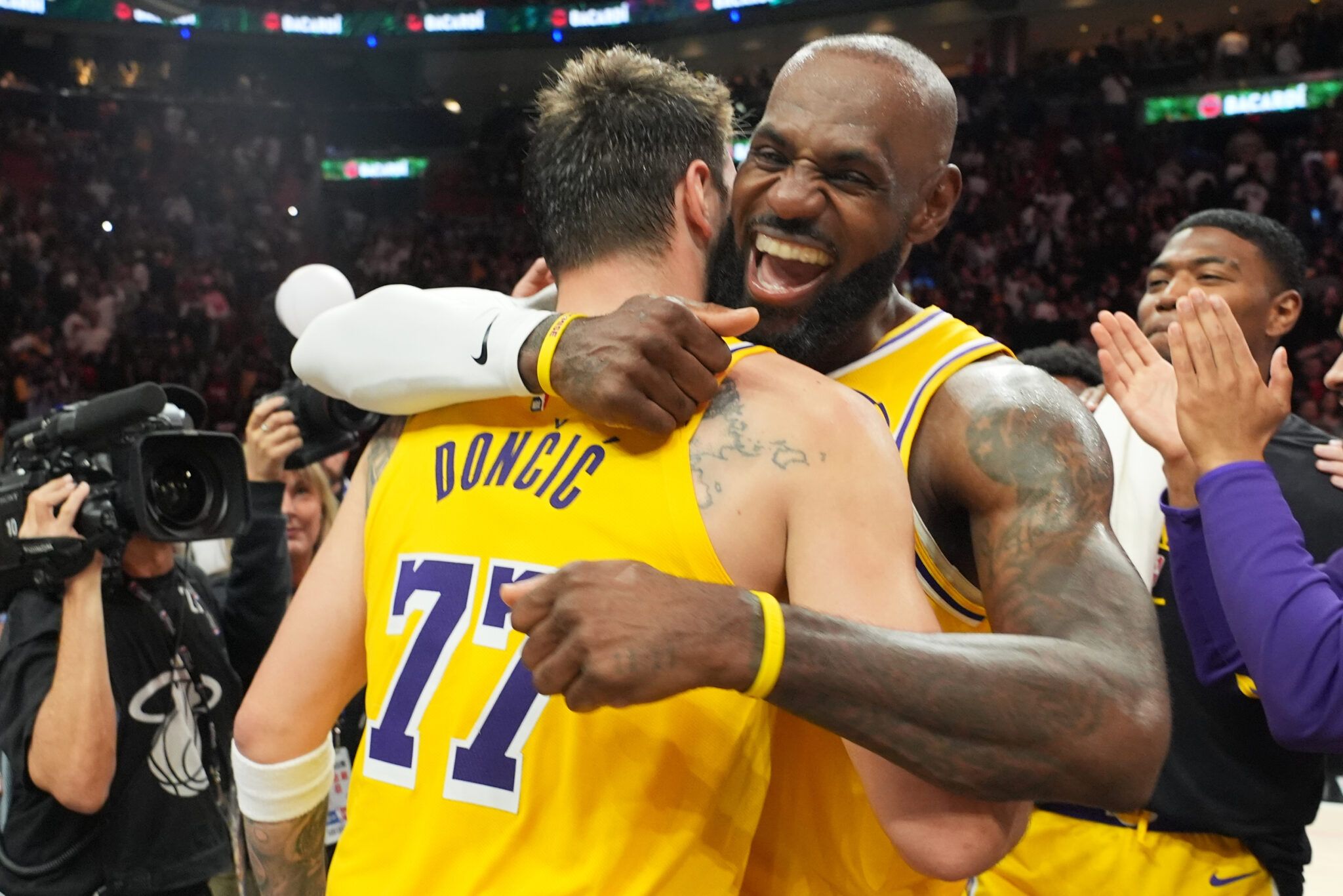 Luka Doncic lideró el triunfo de los Lakers sobre el Heat con 60 puntos ...