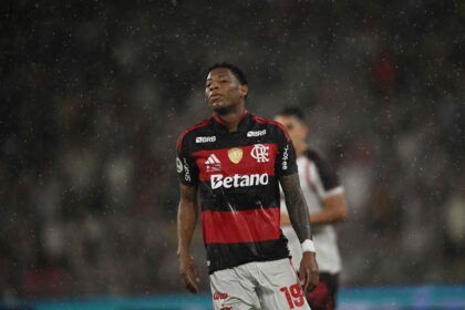 Plata pierde valor con Jardim en el banco