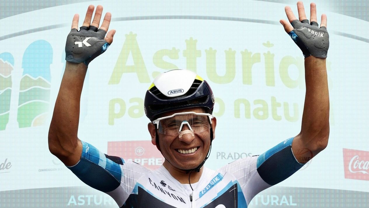 Nairo Quintana vuela alto en su despedida: gana su tercera Vuelta a Asturias