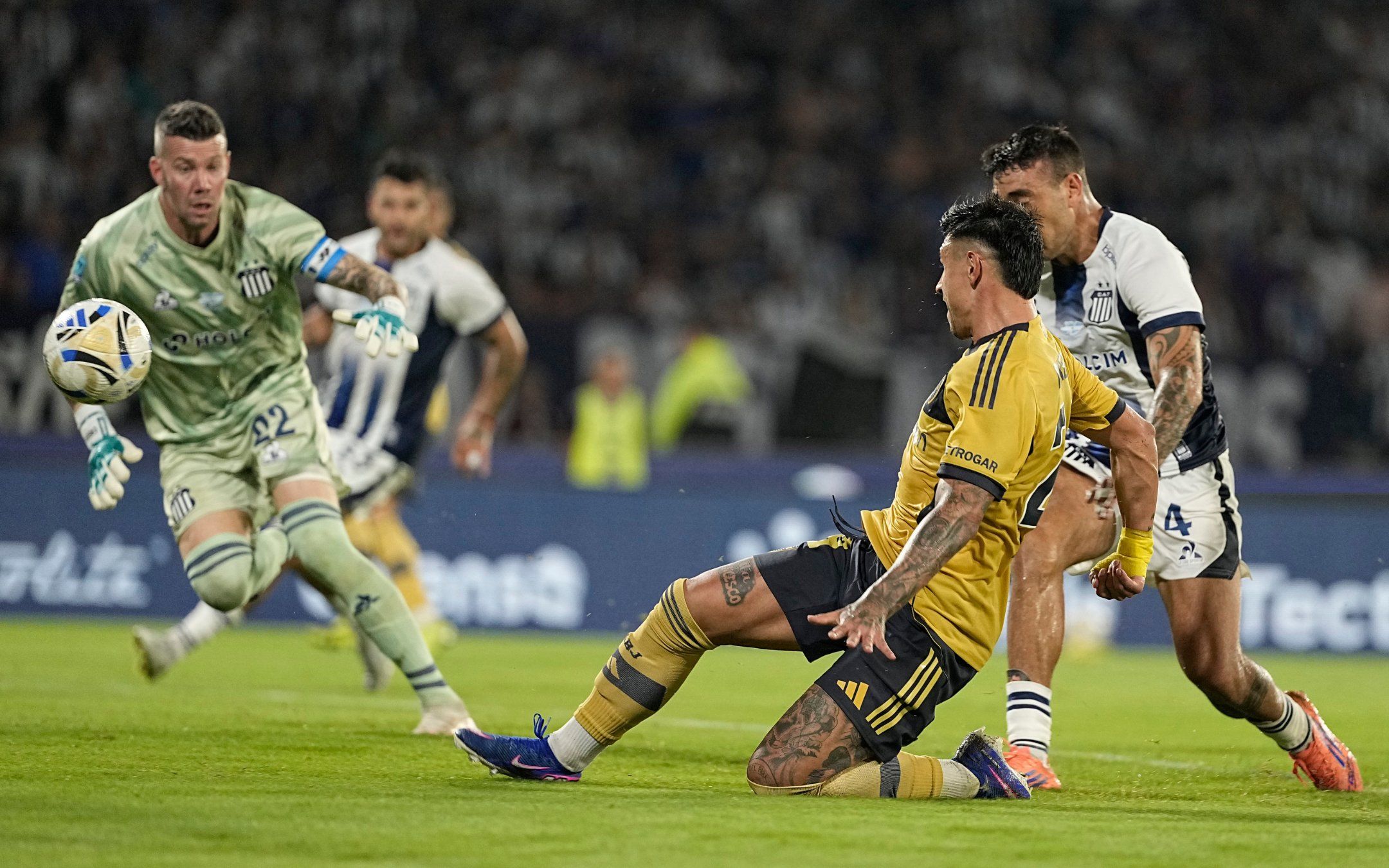 Boca superó a Talleres por la mínima y quedó a tiro del liderato