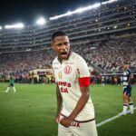 Universitario se adueña del clásico y golpea a Alianza en el Monumental