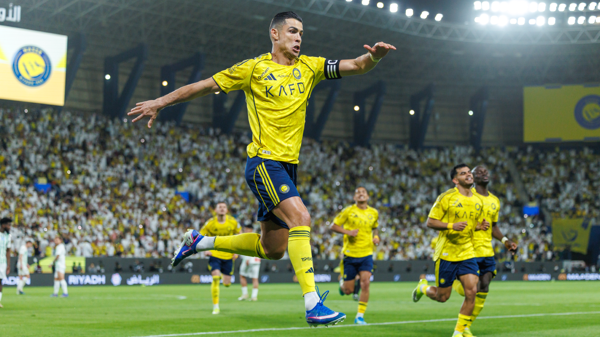 Cristiano Ronaldo regresó y marcó un doblete en la victoria de Al Nassr sobre Al Najma