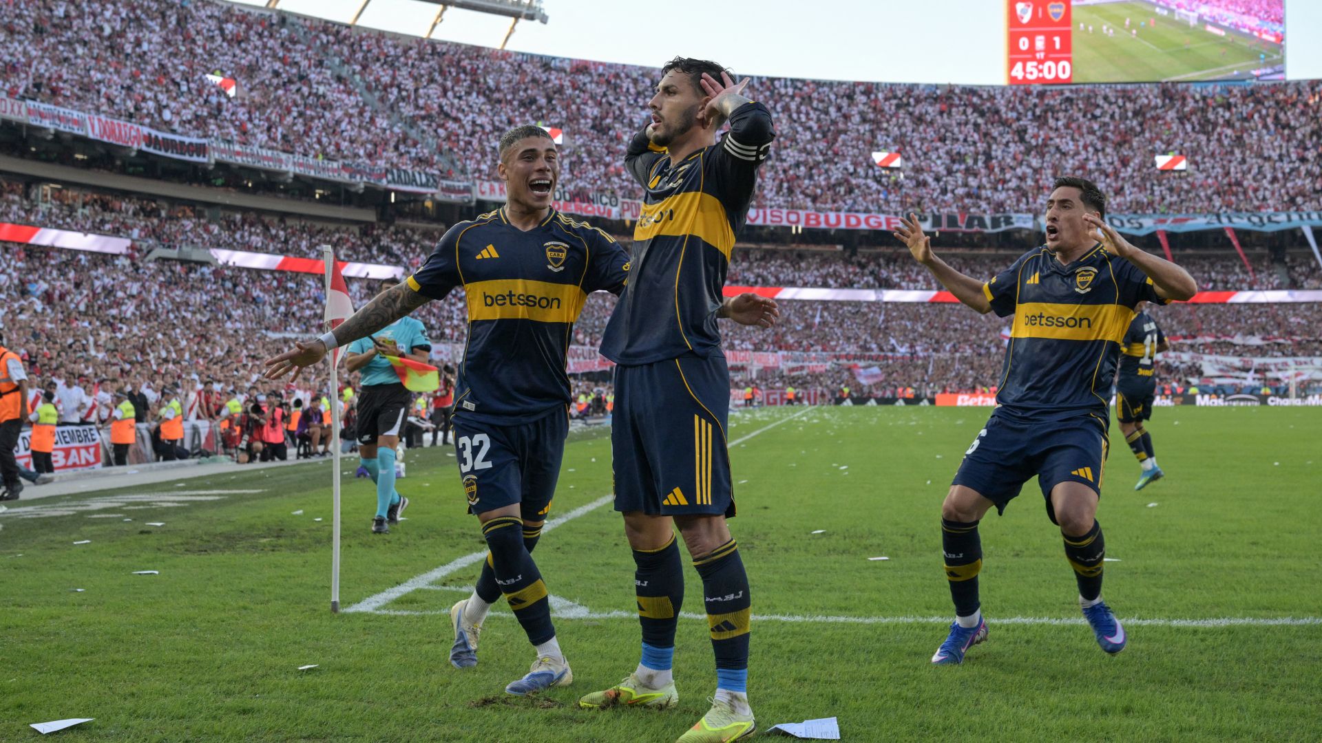 Boca festejó en el Superclásico con gol de Paredes