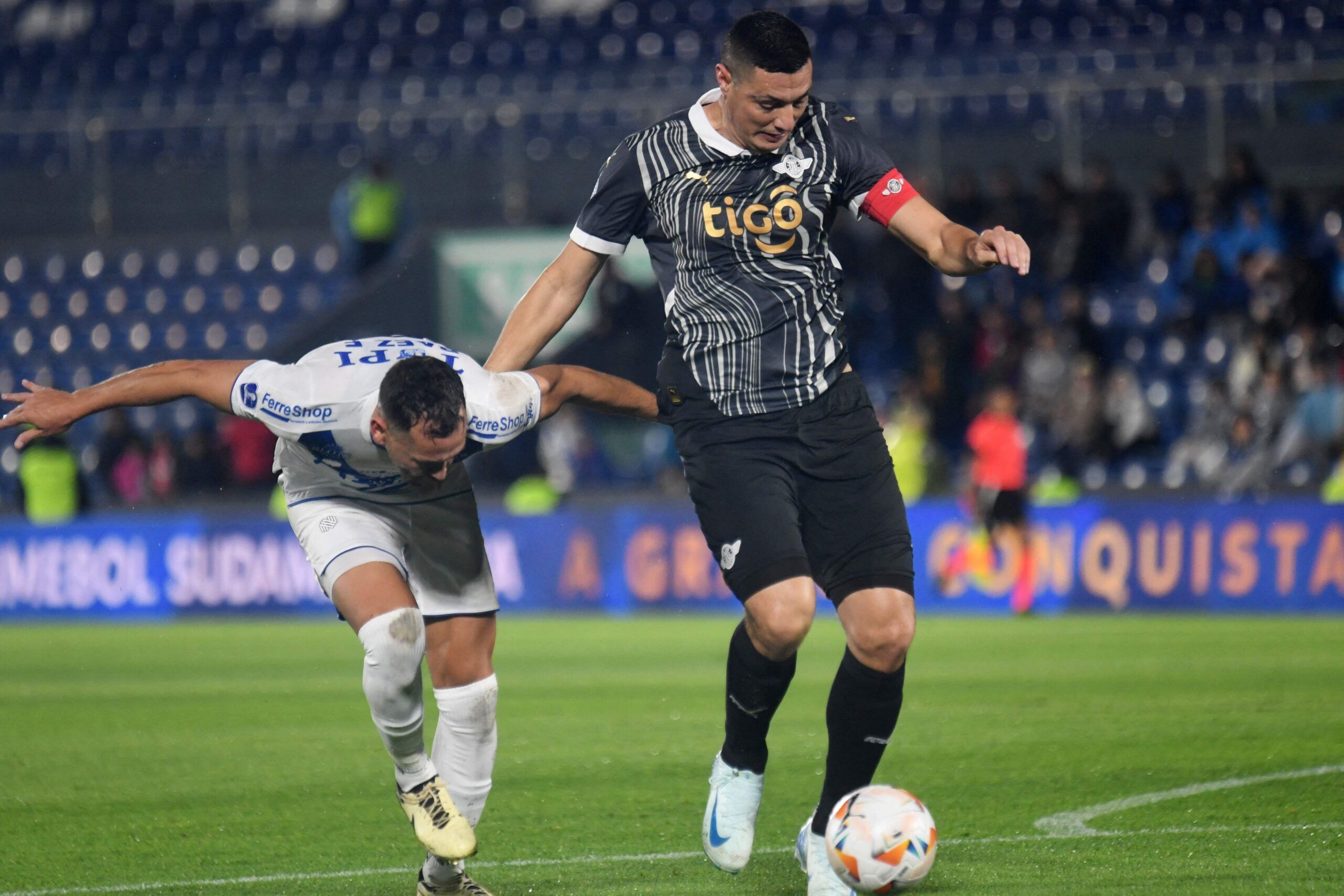 Óscar "Tacuara" Cardozo anunció su retiro del fútbol