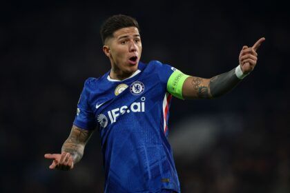 Castigo firme en el Chelsea: Enzo Fernández no jugará ante el Manchester City tras “cruzar la línea”