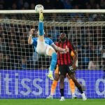 Napoli hizo respetar la casa tras vencer a un Milan que se alejó de la punta