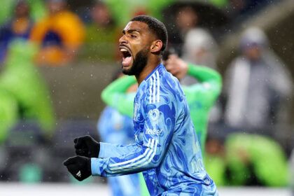 Tigres sufre hasta el final, pero encuentra recompensa y sigue con vida