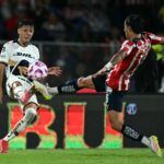 Choque de poder: Chivas quiere seguir perfecto en casa, pero recibe a Pumas invicto de visita