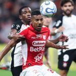 Santa Fe resistió un tiempo, pero Corinthians lo golpeó en el complemento