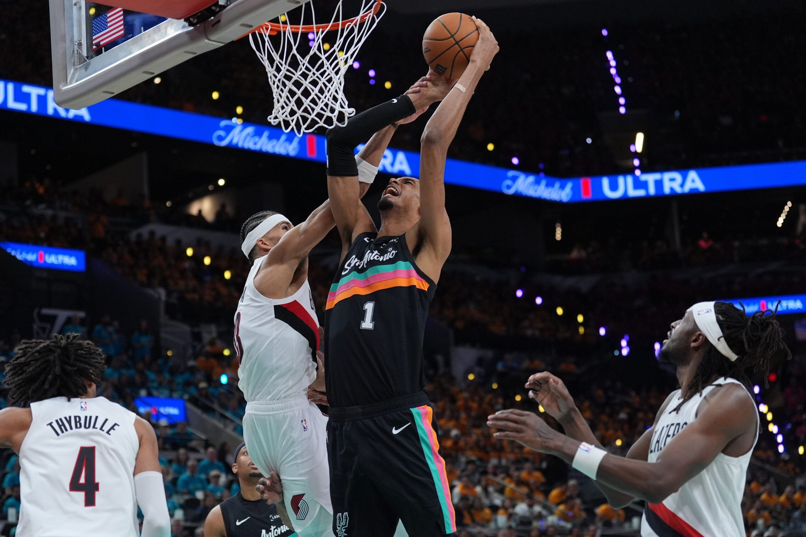 Víctor Wembanyama lideró el camino de los Spurs ante Blazers