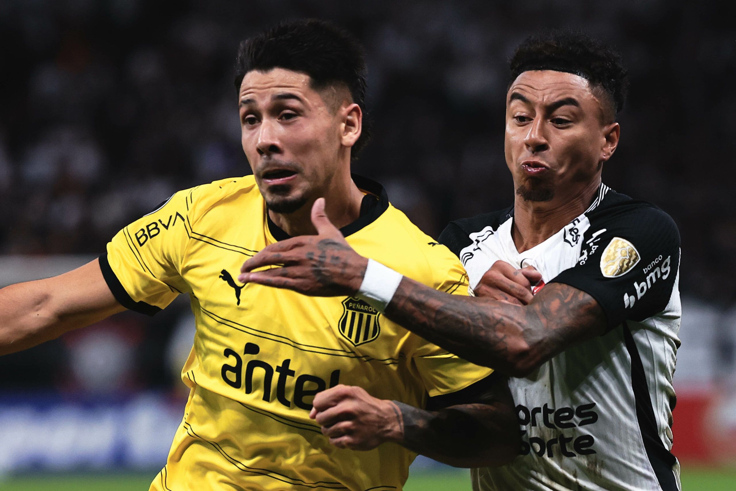 Peñarol cayó ante Corinthians y se complicó en la Libertadores