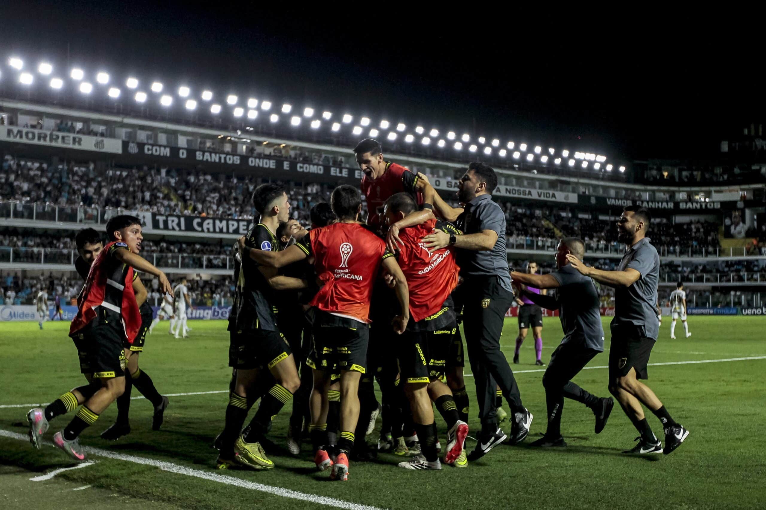 Histórico: Recoleta FC amargó el aniversario del Santos en Vila Belmiro