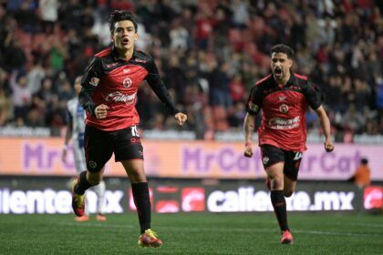 De la lesión a la esperanza: Mora impulsa triunfo de Xolos y levanta la mano para el Tri