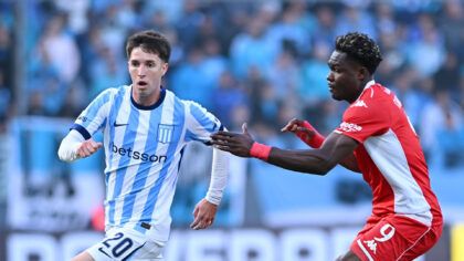 Entre silbidos y sufrimiento: Racing avanzó y se viene Estudiantes en La Plata