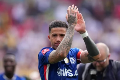 Enzo Fernández sueña con otra copa: Chelsea enfrenta al poderoso City en una final decisiva