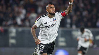 Del autogol al megagolazo: La noche de locura de Arturo Vidal que pone a Colo Colo en modo avión