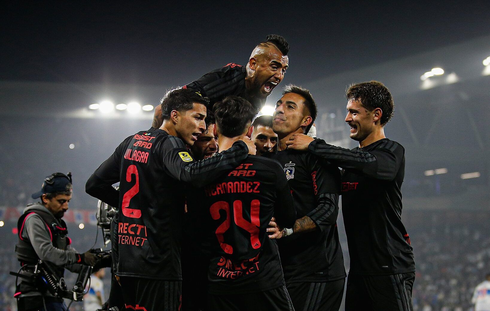 Colo Colo remonta a la Católica y consolida su liderazgo