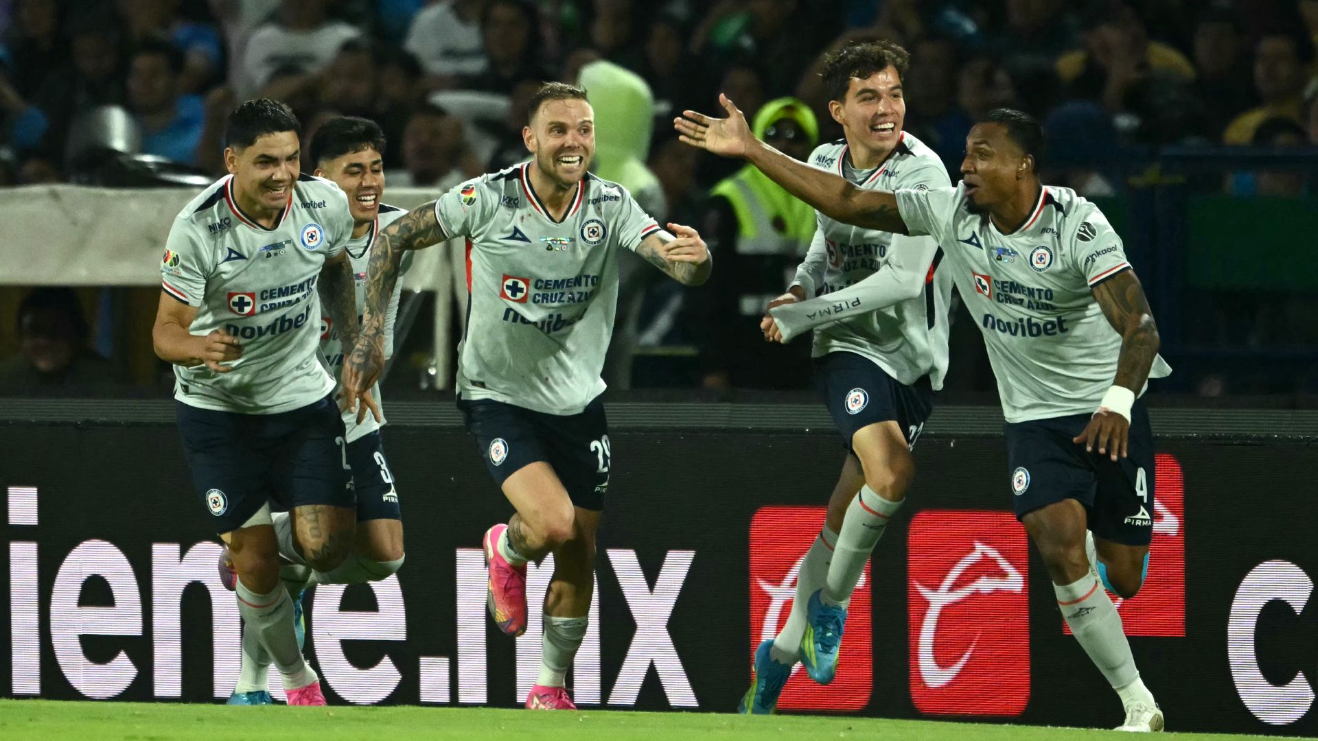 Cruz Azul volvió a gritar campeón: crónica de una noche 'Celeste'