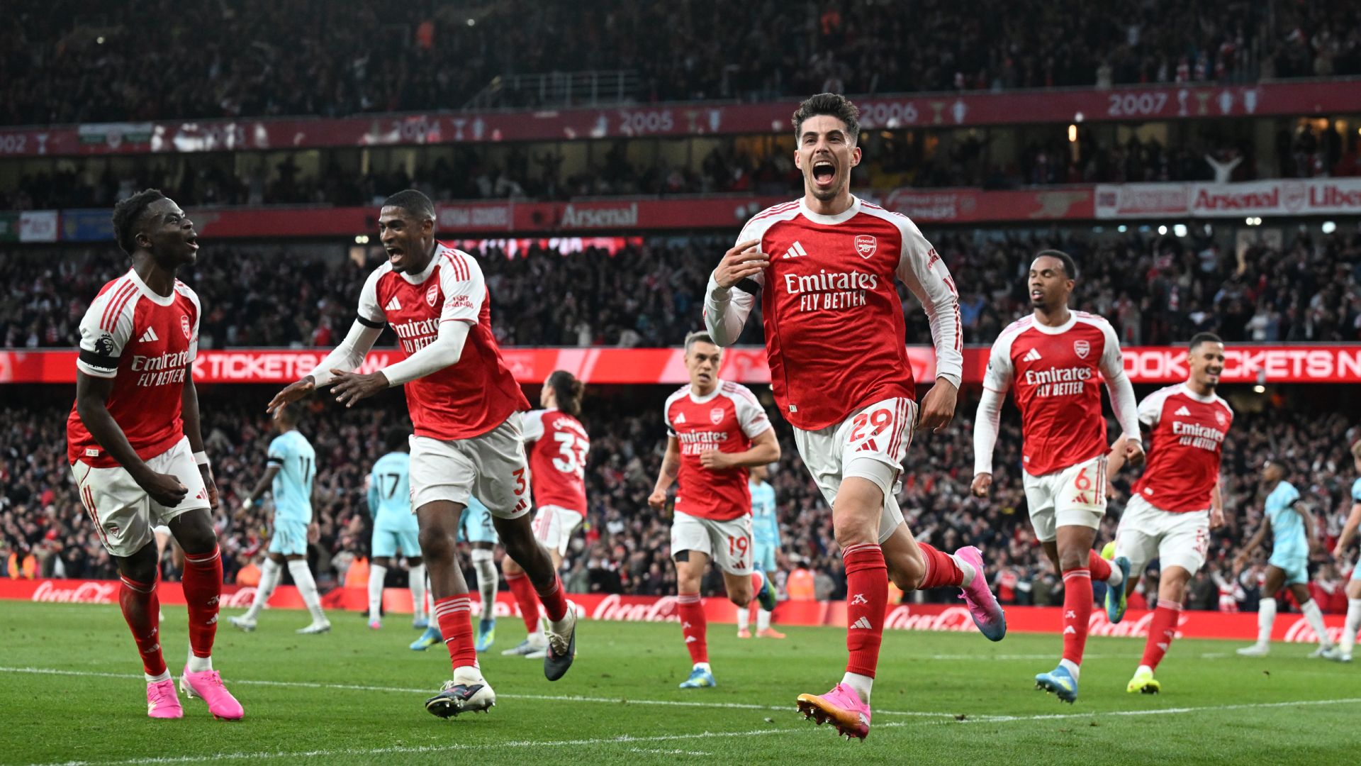 Arsenal se proclama campeón de la Premier League tras 22 años por el empate del City