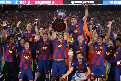 Barcelona festeja el título de LaLiga en la cara del Real Madrid