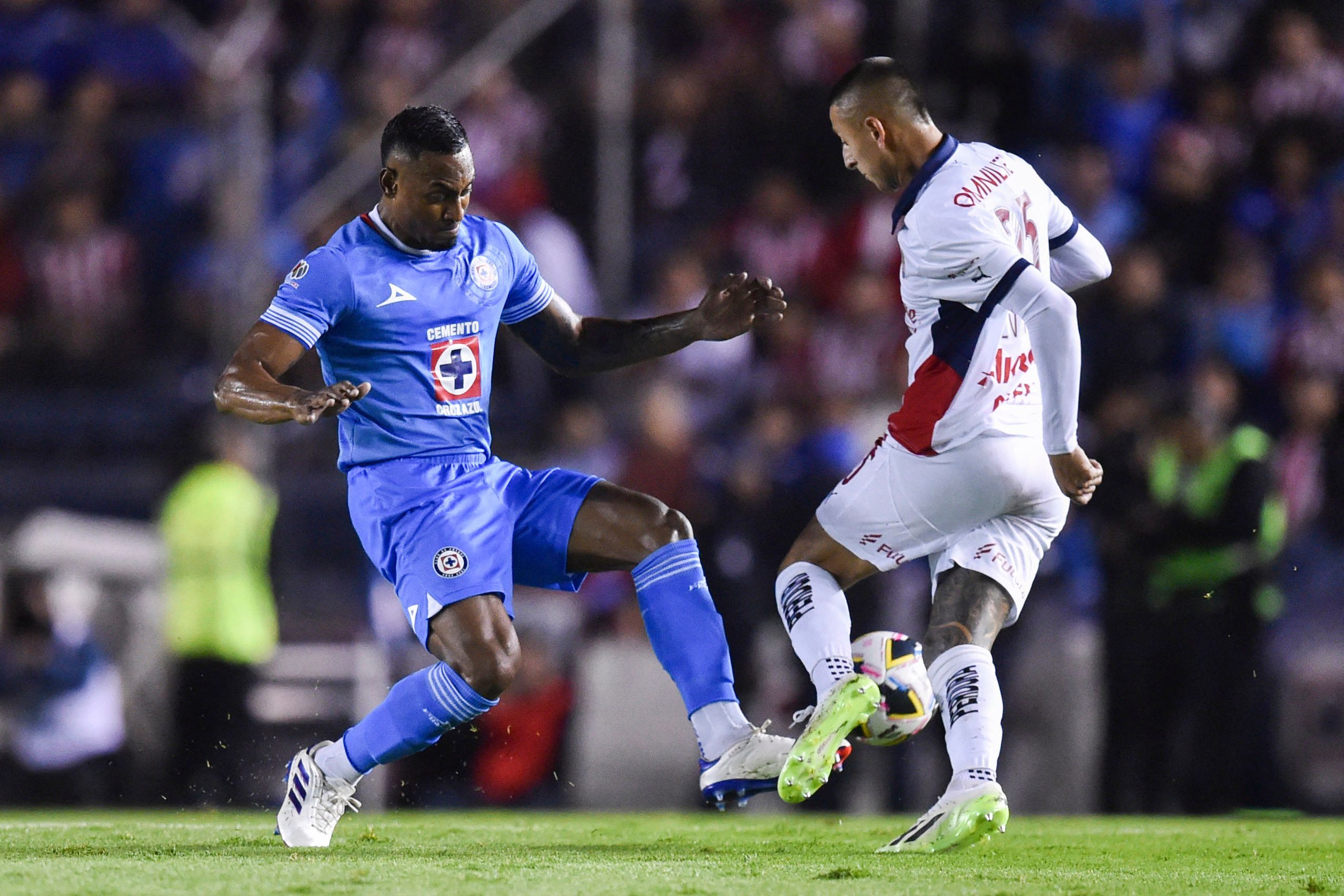 Cruz Azul y Chivas definen sus armas para una semifinal de alto voltaje