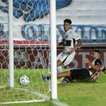 Olimpia dio el golpe sobre la hora ante Barracas Central y sueña con octavos