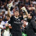 Emiliano Martínez vuelve a tocar la gloria: Aston Villa se corona campeón de la Europa League