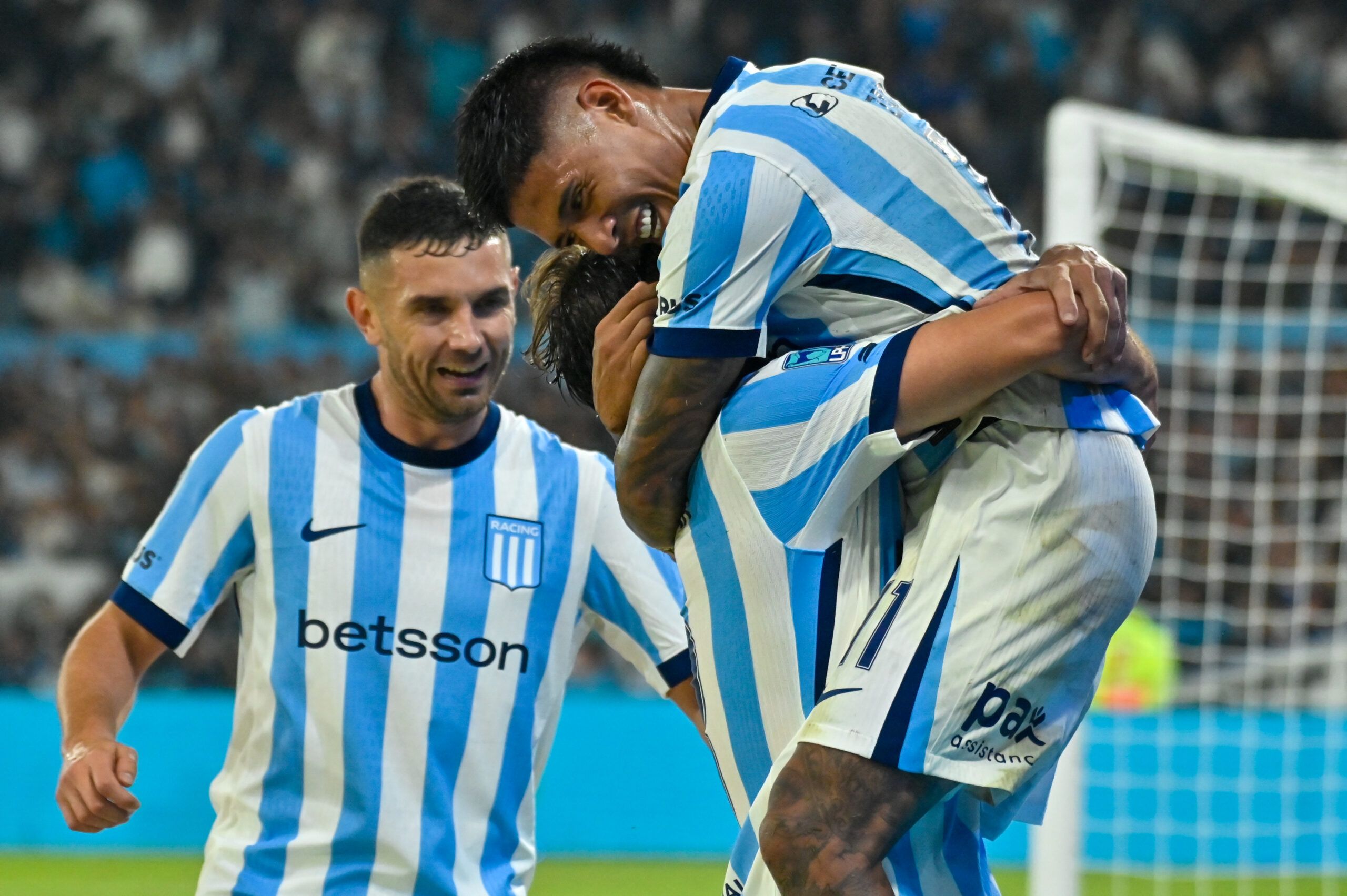 Racing va por otro golpe: visita a Rosario Central con el sueño de meterse en semifinales