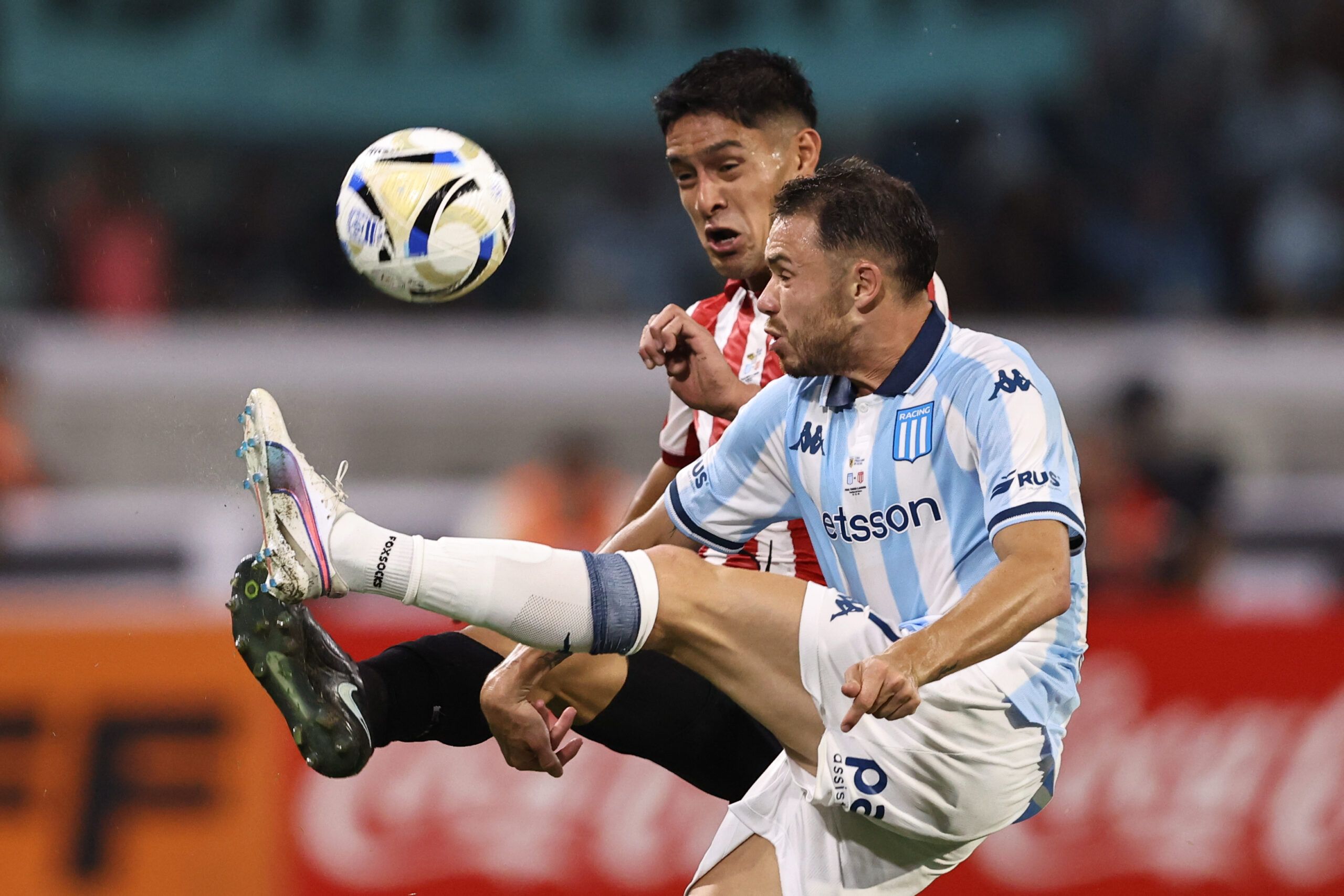 Con el orgullo en juego: Racing visita a Estudiantes en un cruce cargado de tensión