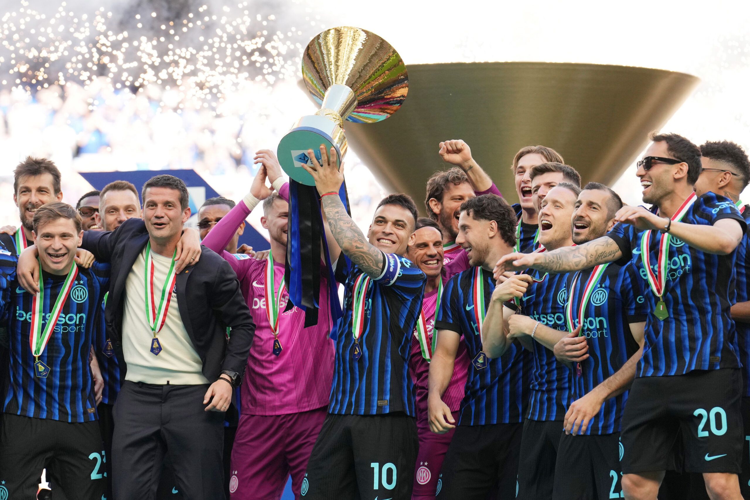 Sorteo en Betsson.sport: Llévate la camiseta firmada del Inter de Milán, campeón de la Serie A y Copa Italia 2026