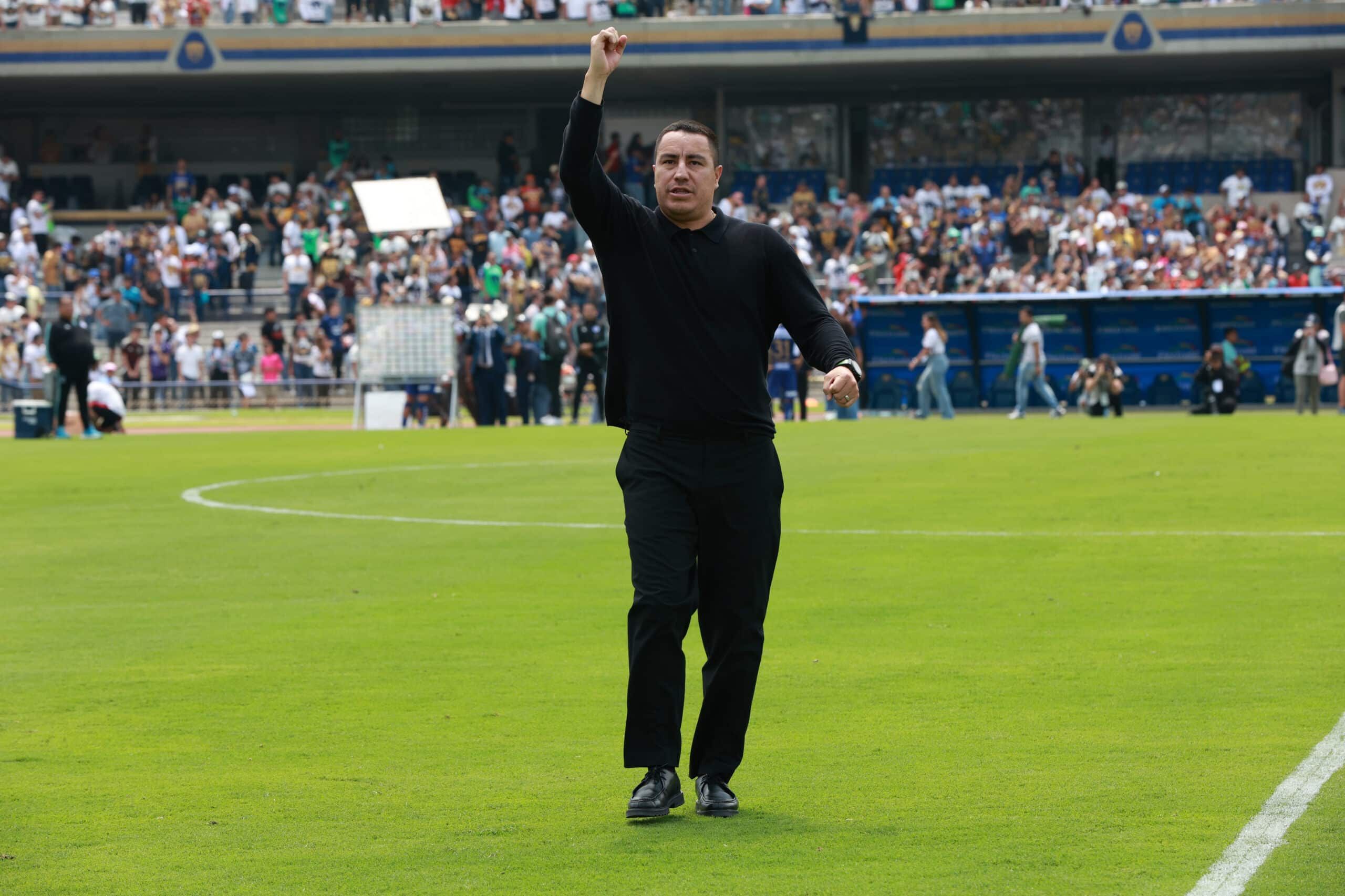 Efraín Juárez y Joel Huiqui hacen historia en la Liga MX