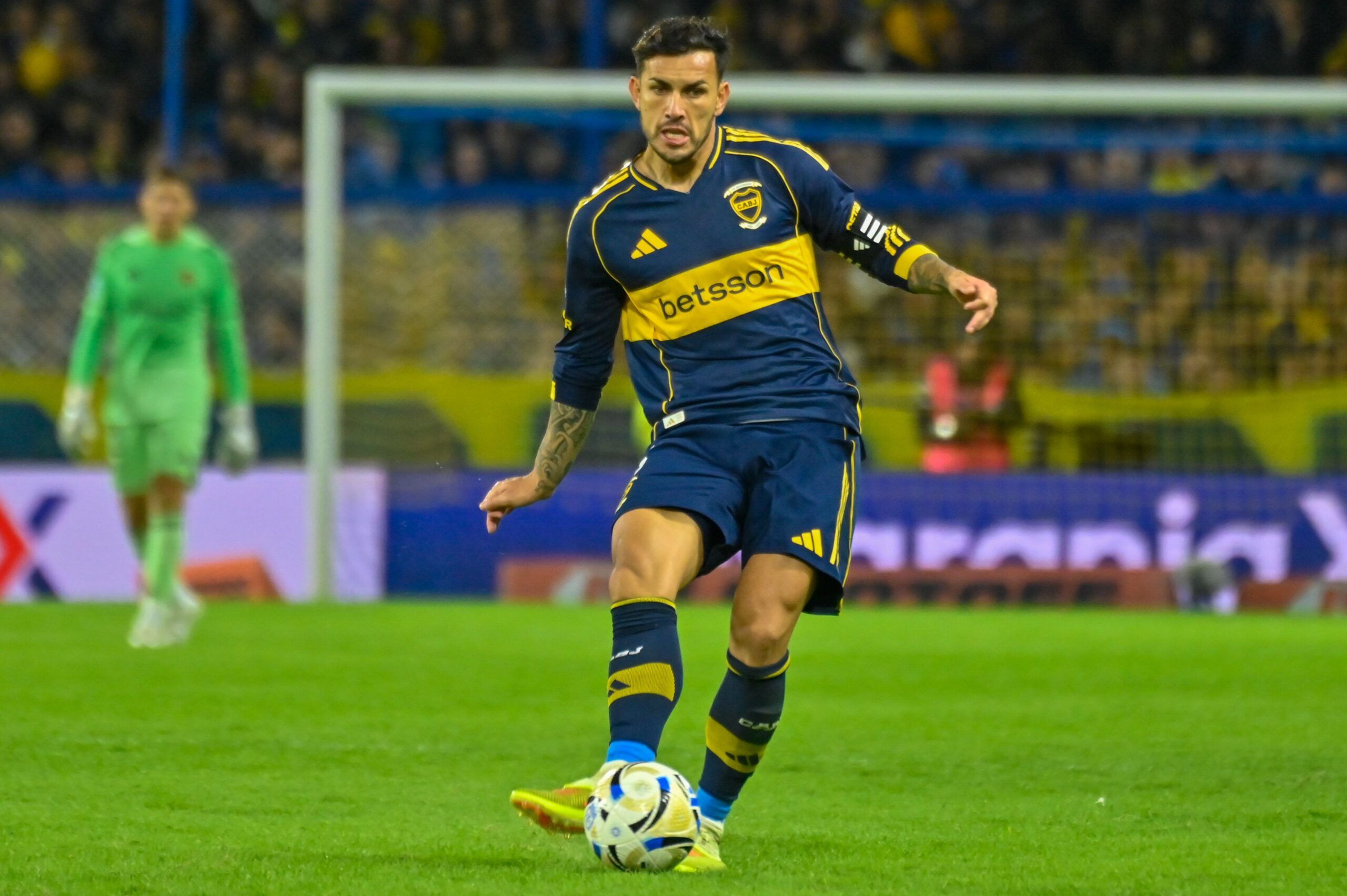 Con un Paredes brillante, Boca golpeó primero y quedó a un paso de encaminar la serie