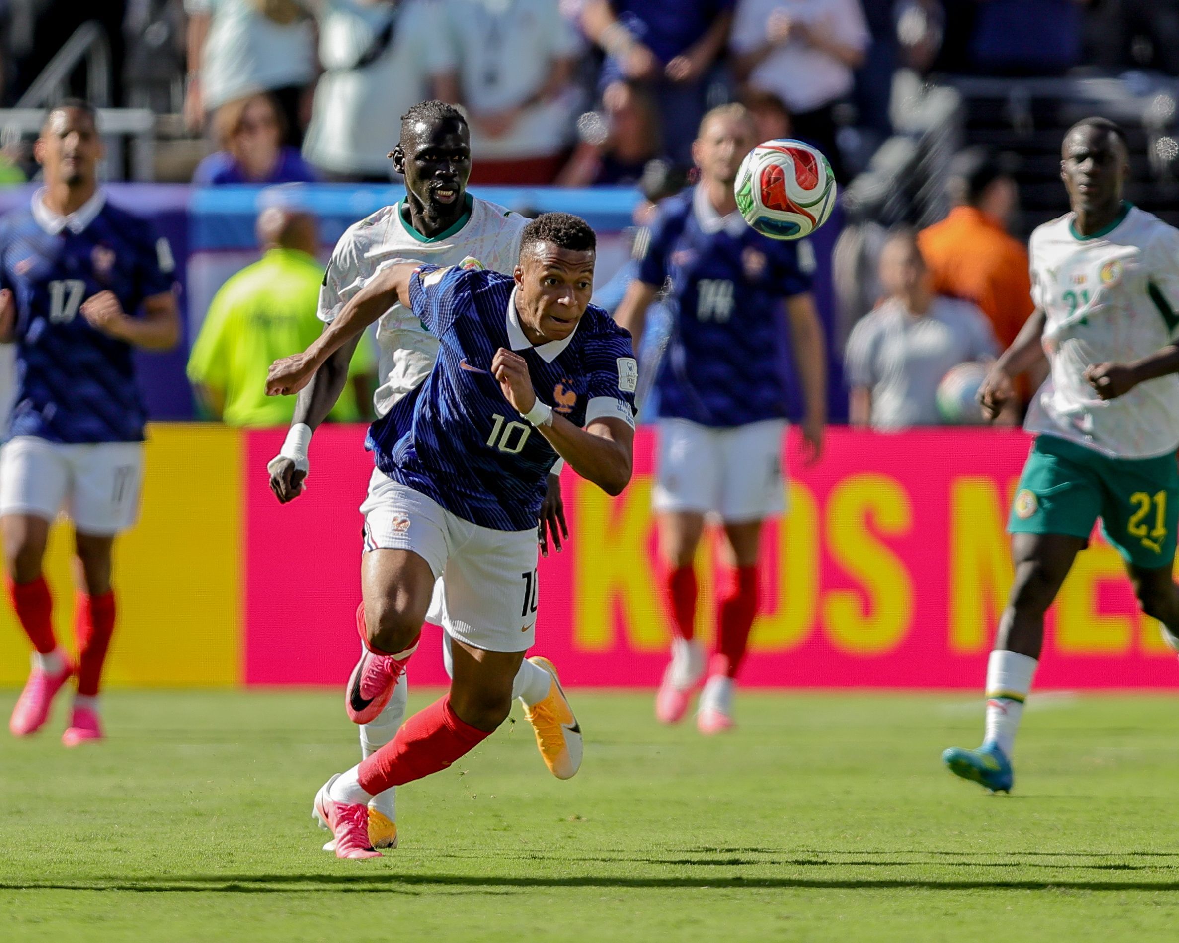 La doble misión de Mbappé ante Irak: alcanzar a Messi y clasificar a Francia